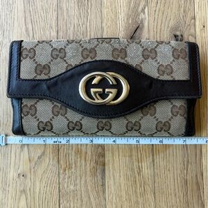 Gucci wallet in great condition.